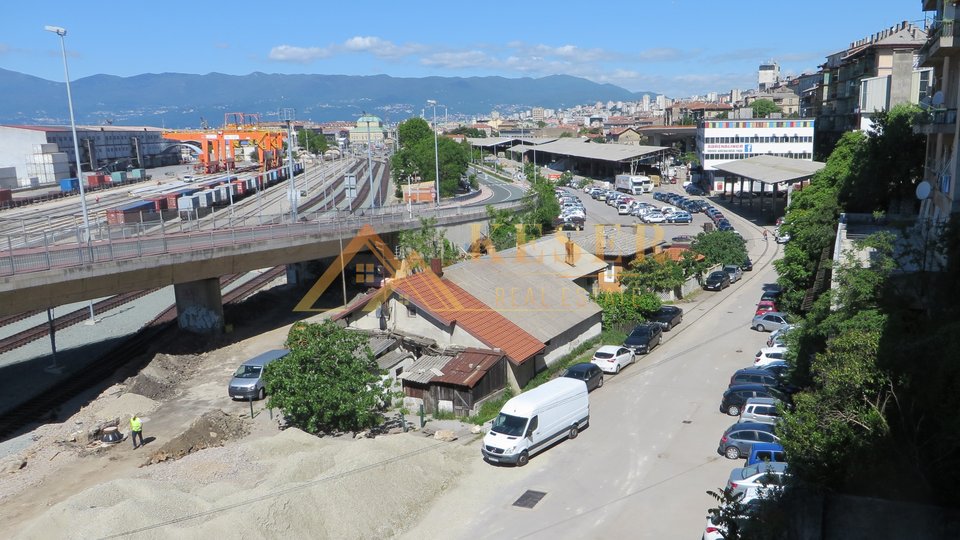 PEĆINE, POSLOVNO PROIZVODNO PRODAJNI PROSTOR, 203 M2 DVOETAŽNI