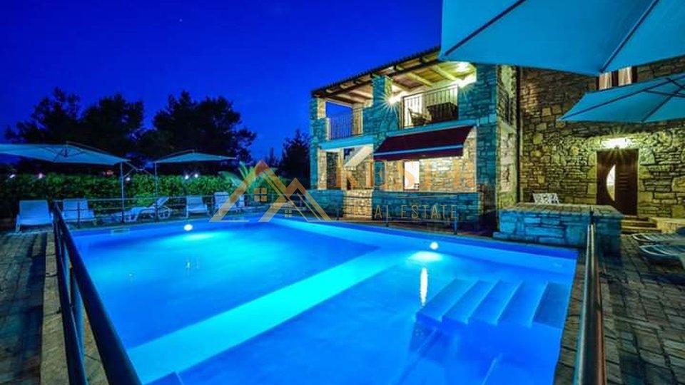 DALMATIA, TWO VILLAS WITH SWIMMING POOLS, EXCEPTIONAL CONCEPTS