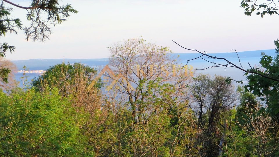 KOSTRENA, KAMENA KUĆA