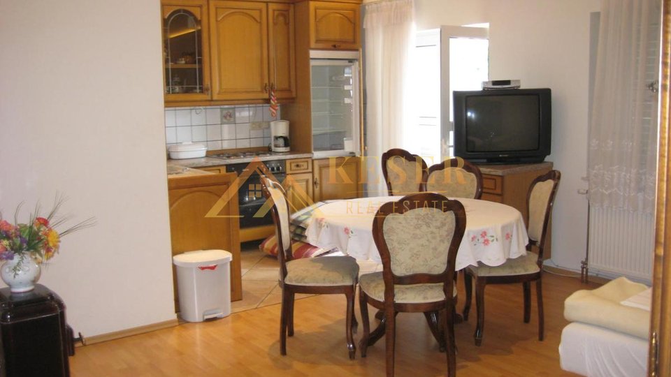 CRIKVENICA, HIŠA Z APARTMAJI