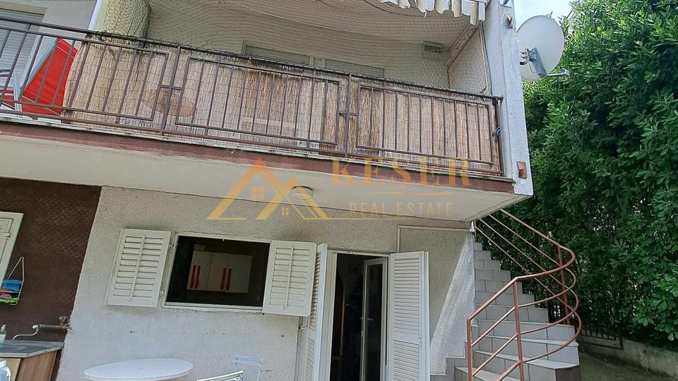 CRIKVENICA, 2 APARTMENTS ONLY 170 METERS FROM THE SEA