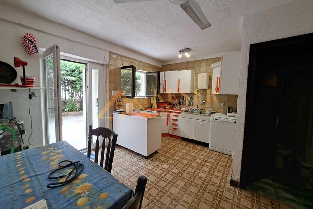 CRIKVENICA, 2 APARTMENTS ONLY 170 METERS FROM THE SEA