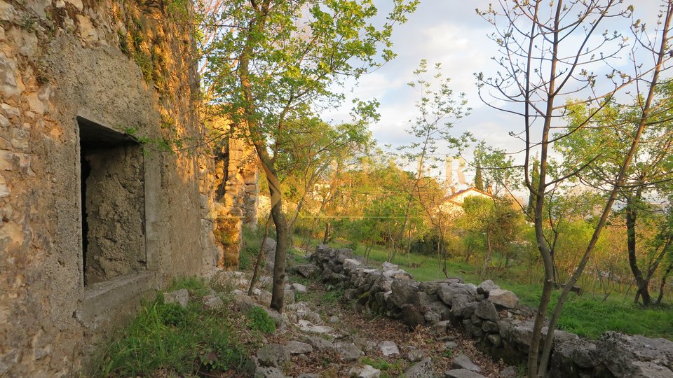 KOSTRENA, LAND MIT RUINEN