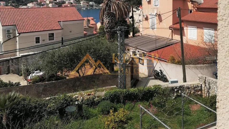 MALI LOŠINJ, HAUS MIT ZWEI WOHNUNGEN IM ALTEN KERN