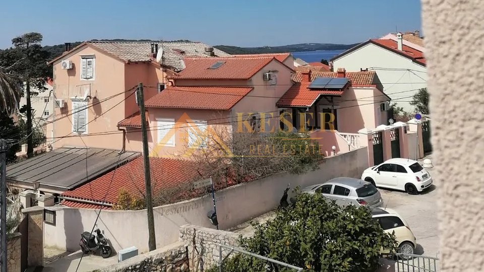 MALI LOŠINJ, HAUS MIT ZWEI WOHNUNGEN IM ALTEN KERN