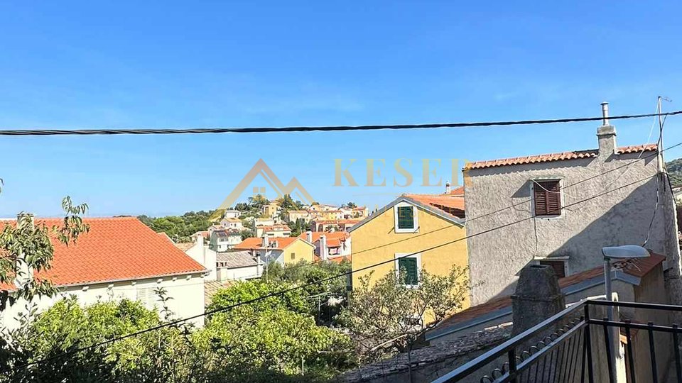 MALI LOŠINJ, TWO-FLOOR APARTMENT IN THE CENTER