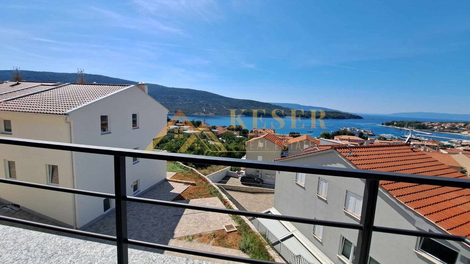 CRES, A SPECIAL NEW BUILDING WITH THE SEA IN THE PALM OF THE PALM!