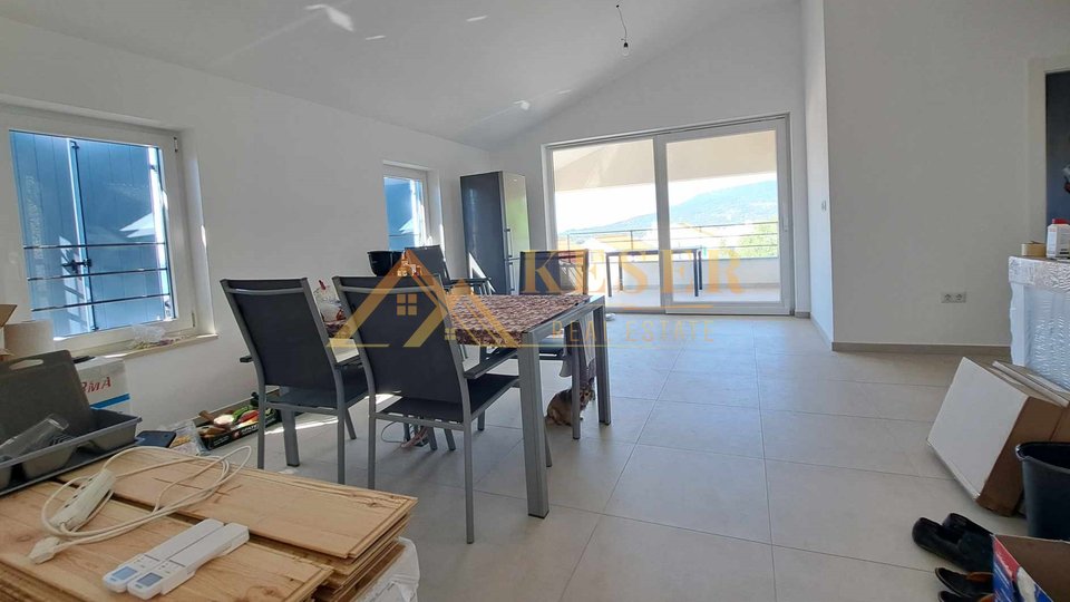 CRES, A SPECIAL NEW BUILDING WITH THE SEA IN THE PALM OF THE PALM!