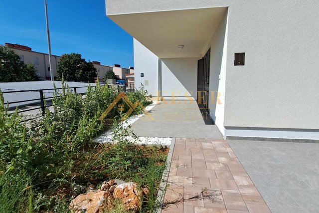CRES, APARTMENT IN NEW BUILDING WITH GARDEN