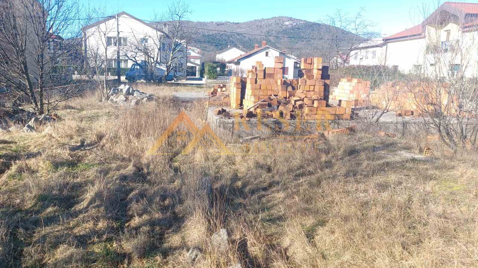 DRAŽICE, CONSTRUCTION SITE FOR A FAMILY HOUSE WITH TWO APARTMENTS