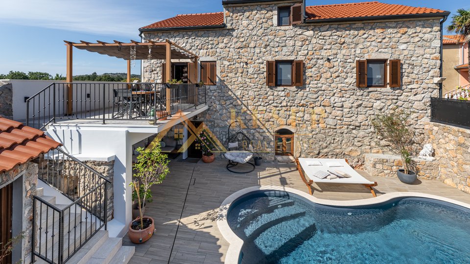 KRK-RISIKA CASA MEDITERRANEA CON PISCINA