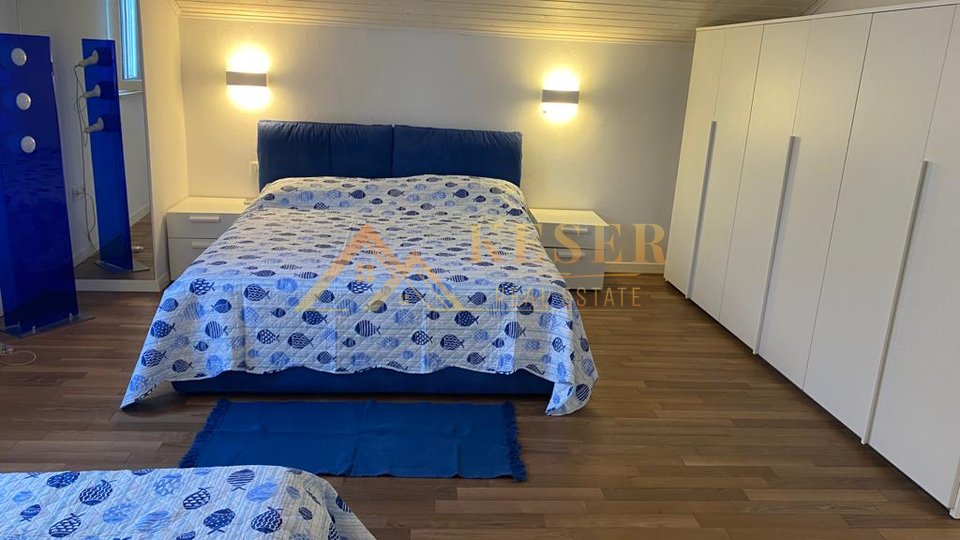 MALI LOŠINJ, TWO-FLOOR APARTMENT IN THE CENTER