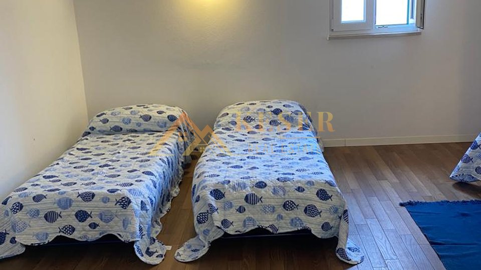 MALI LOŠINJ, ZWEISTÖCKIGE WOHNUNG IM ZENTRUM