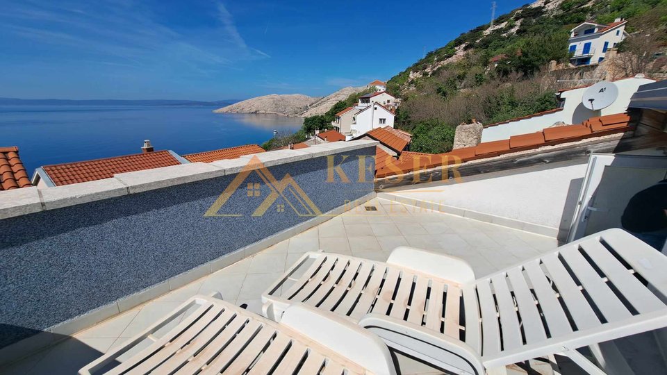 ISLAND OF KRK, STARA BAŠKA, HOUSE WITH TWO APARTMENTS AND A LARGE GARAGE