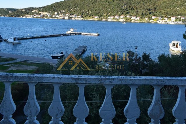 SUPETARSKA DRAGA, FIRST ROW TO THE SEA, LARGE HOUSE WITH GARDEN