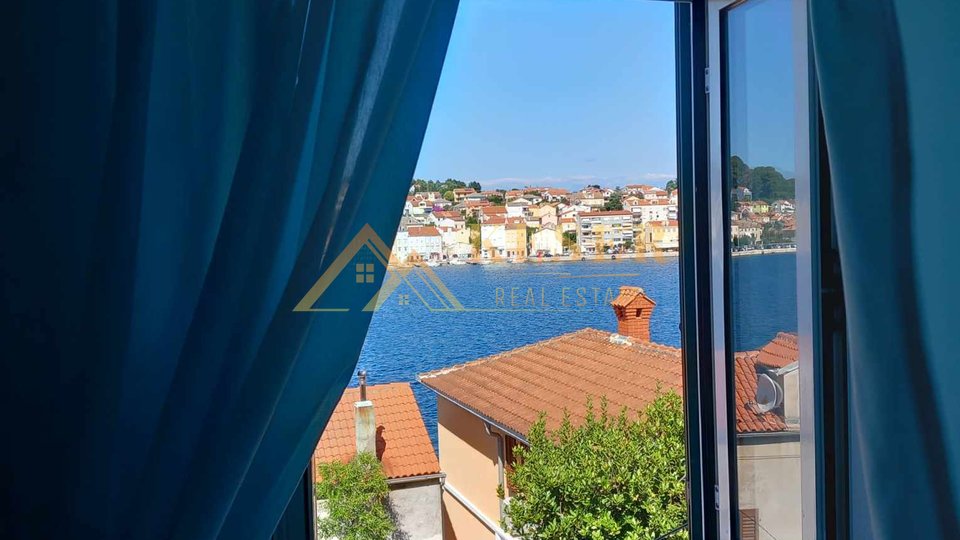 MALI LOŠINJ, DETACHED HOUSE WITH GARDEN, 3 APARTMENTS, BOAT AND MOORING