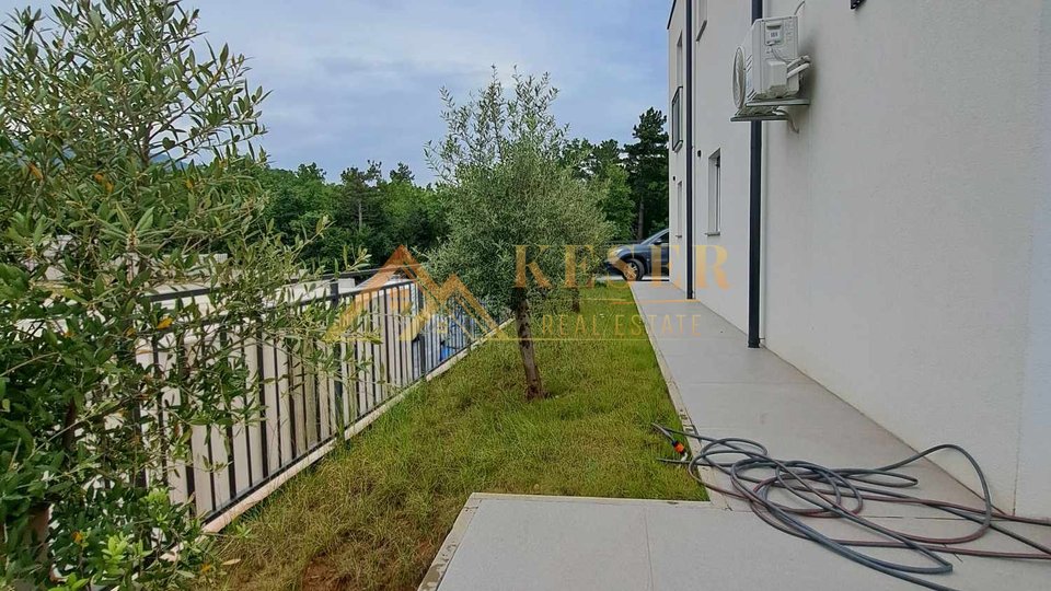 SMRIKA, COMPLETELY FURNISHED NEW BUILDING WITH SWIMMING POOL