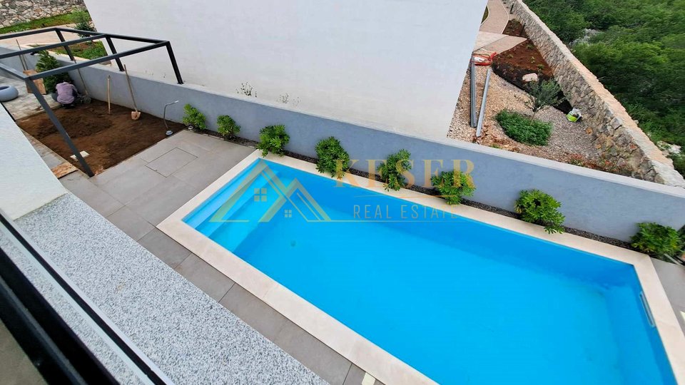 SMRIKA, COMPLETELY FURNISHED NEW BUILDING WITH SWIMMING POOL