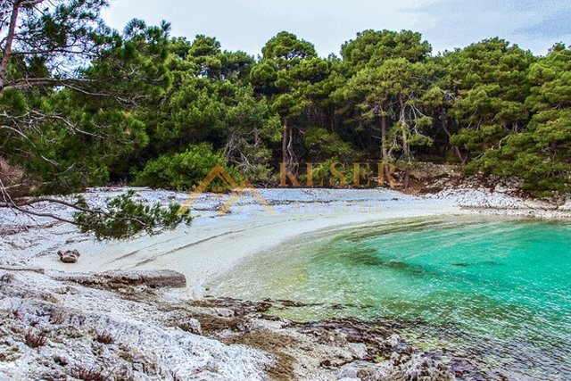 MALI LOŠINJ, ĆUNSKI, KMETIJSKO ZEMLJIŠČE S KAMPOM