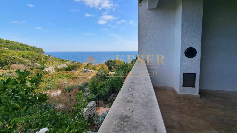 MALI LOŠINJ, NICE FLAT, 156 m2 ABOVE THE BEACH