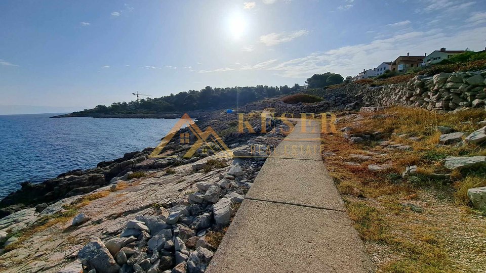 MALI LOŠINJ, NICE FLAT, 156 m2 ABOVE THE BEACH