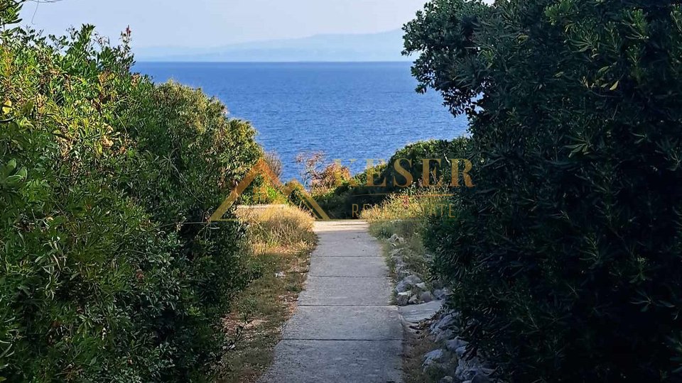 MALI LOŠINJ, NICE FLAT, 156 m2 ABOVE THE BEACH