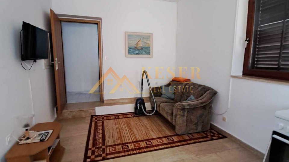 MALI LOŠINJ, NICE FLAT, 156 m2 ABOVE THE BEACH