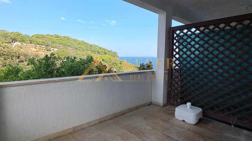 MALI LOŠINJ, NICE FLAT, 156 m2 ABOVE THE BEACH