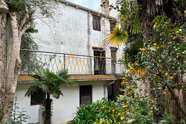 MALI LOŠINJ, PRIMA FILA AL MARE, CASA FONDAMENTALE CON GIARDINO