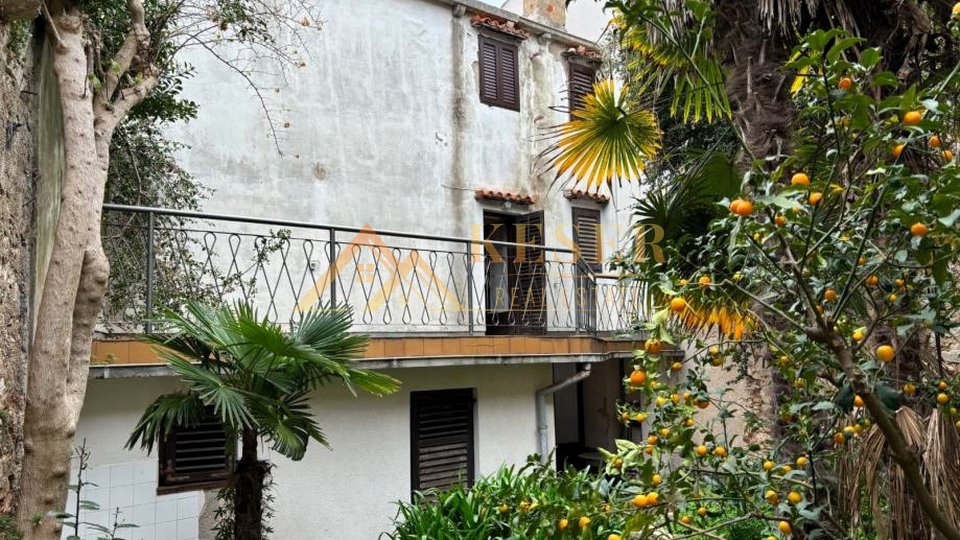 MALI LOŠINJ, PRIMA FILA AL MARE, CASA FONDAMENTALE CON GIARDINO