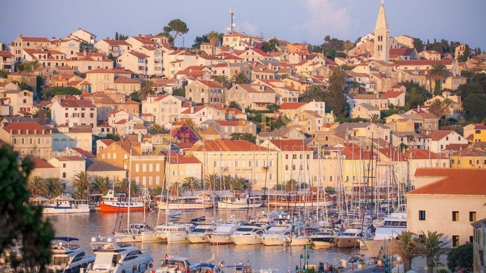 MALI LOŠINJ, 6 APARTMANA U FAZI REKONSTRUKCIJE