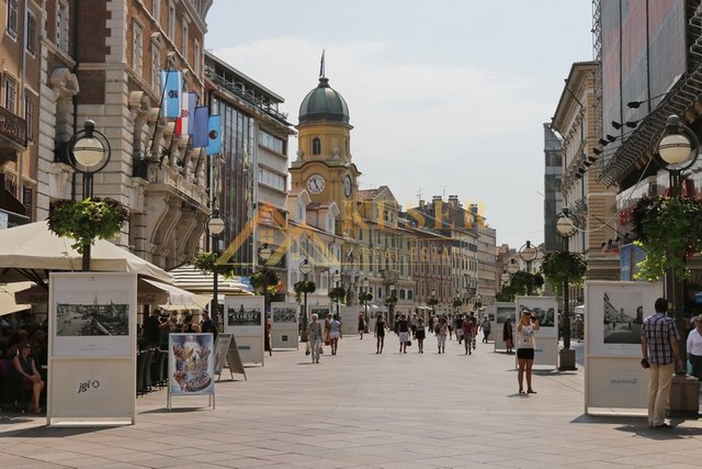 RIJEKA, KORZO, ODLIČAN STAN