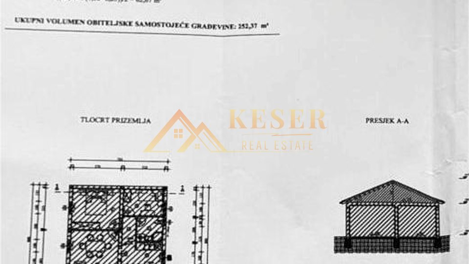 GROBNIK, OČIŠĆENA PARCELA SA IDEJNIM PROJEKTOM