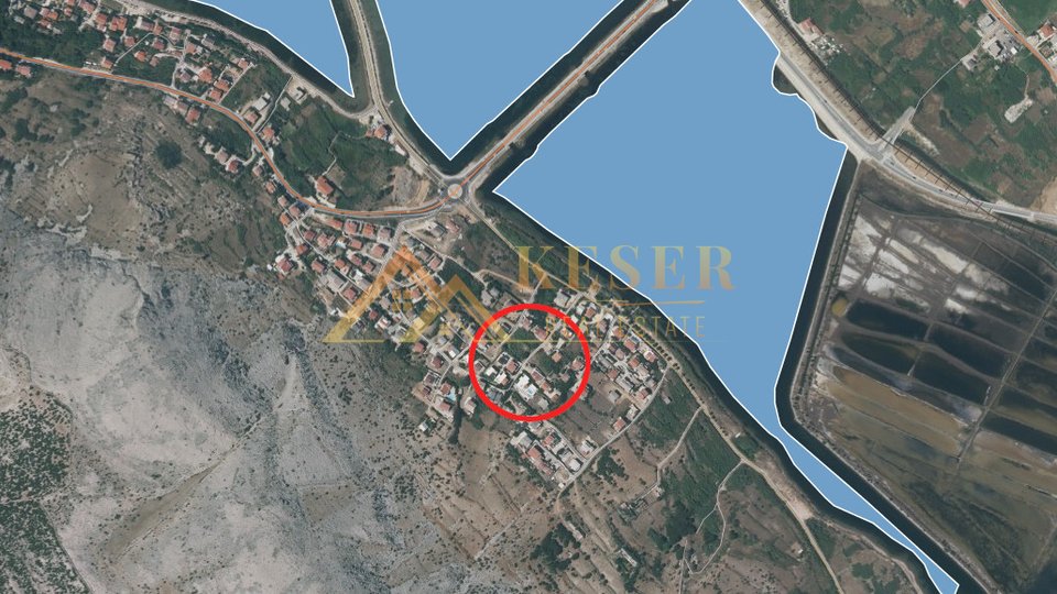 PAG, OPPORTUNITY! 450 m2 house with potential